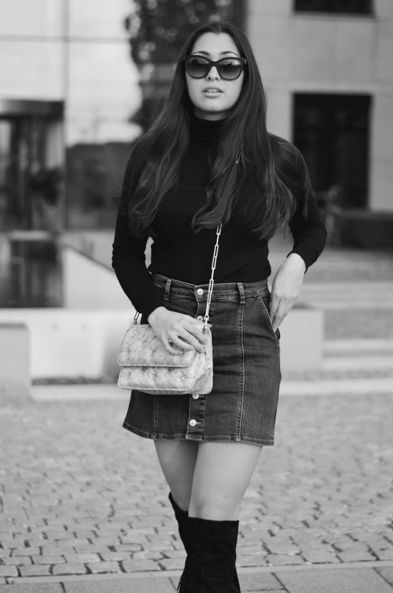 Simple Basics-Fall-Autumn-Look-Outfit-Ootd-Streetstyle-German Fashionblogger-Fashionblog-Prada Sunnies-Benedetta Bruzziches-Carmen Bag-Suede Overknees-Boots-Denim Skirt-Personal Style Blog-The Loud Couture