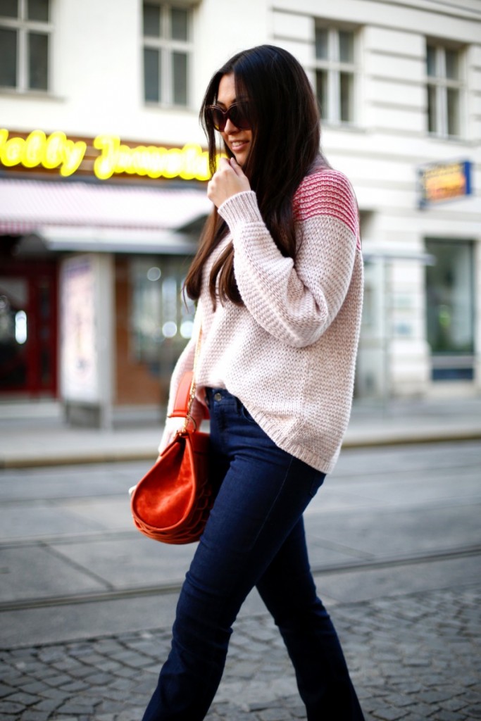 STREETSTYLE VIENNA: IN FLARED PANTS AND KNIT