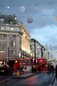 WhatToDoWhenTwoDaysInLondon-Travel-Review-GermanFashionblog-Streetstyle-Winter-Casual-Cozy-Comfy-CamelCoat-OxfordStreet-PiccadillyCircus-Turtleneck-OOTD-TravelTips