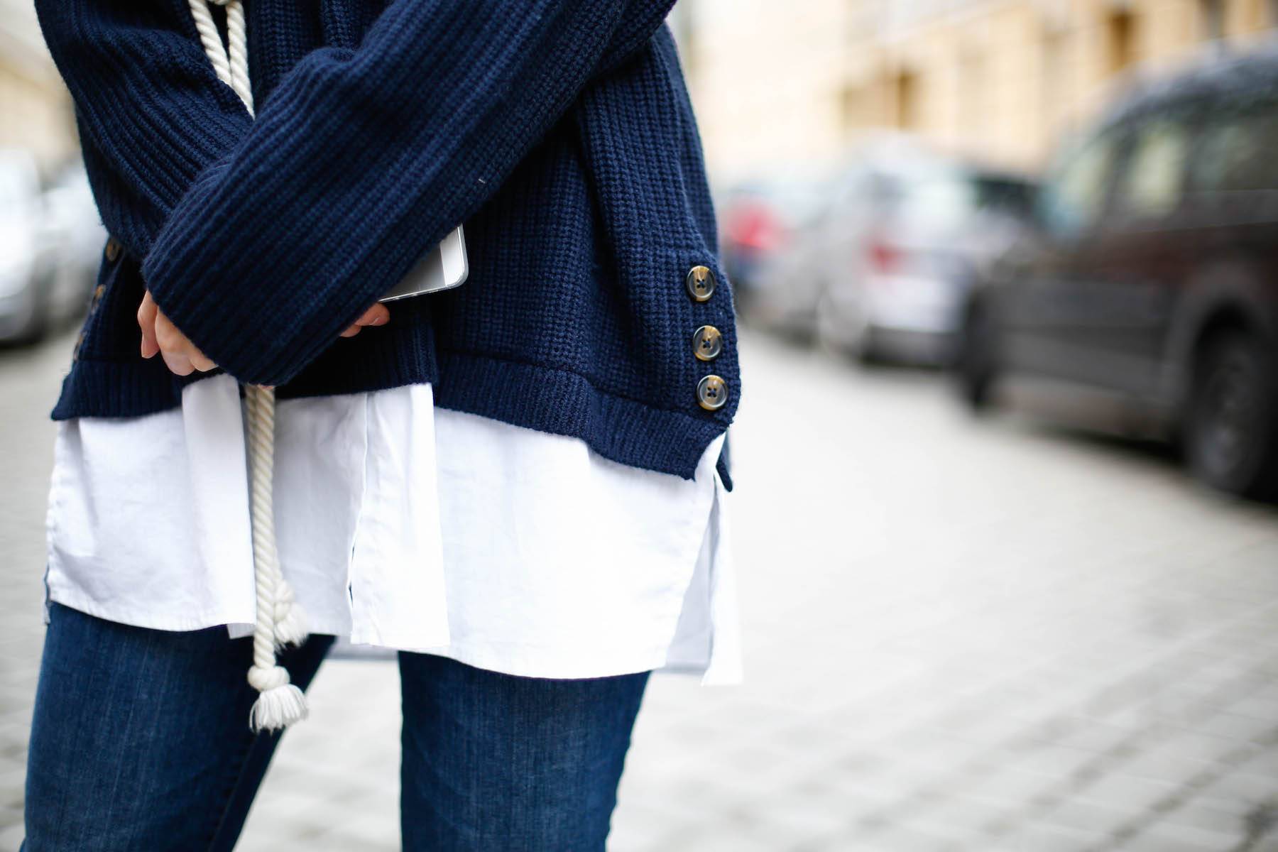 streetstyle münchen - munich - fashionblog - german fashionblogger - personal style - vintage - schirmmütze - zara booties - lackstiefel - layering - strick - weiße bluse - white blouse - inspiration - ootd
