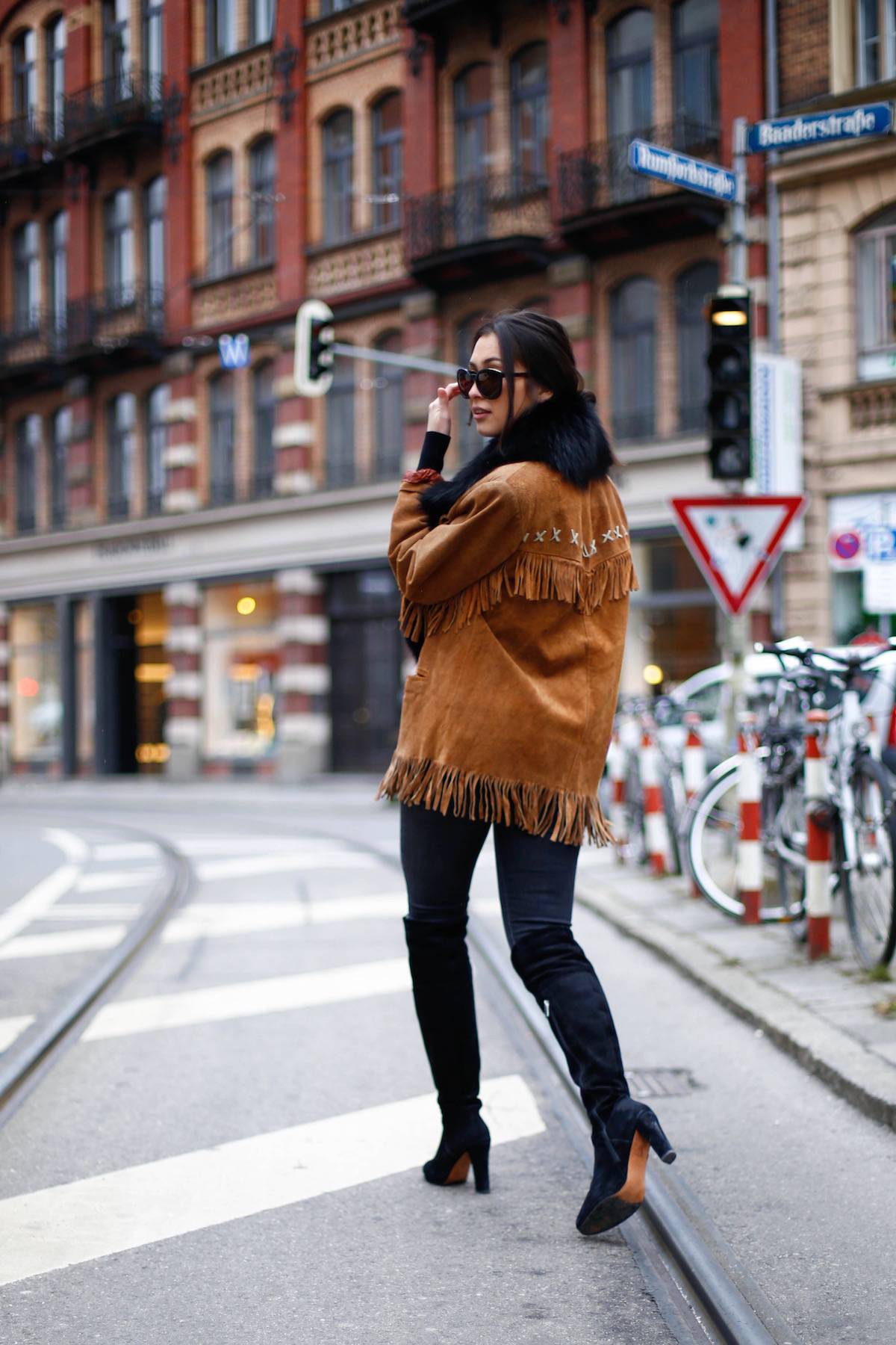 Fringed Jacket - Suede Leather - Vintage - Luxury - Overknees - Fur - Calvin Klein Sunnies - Fashionista - German Fashionblogger - Ootd - Streetstyle Munich - München Personal Style Blog - Isartor - Stilmix