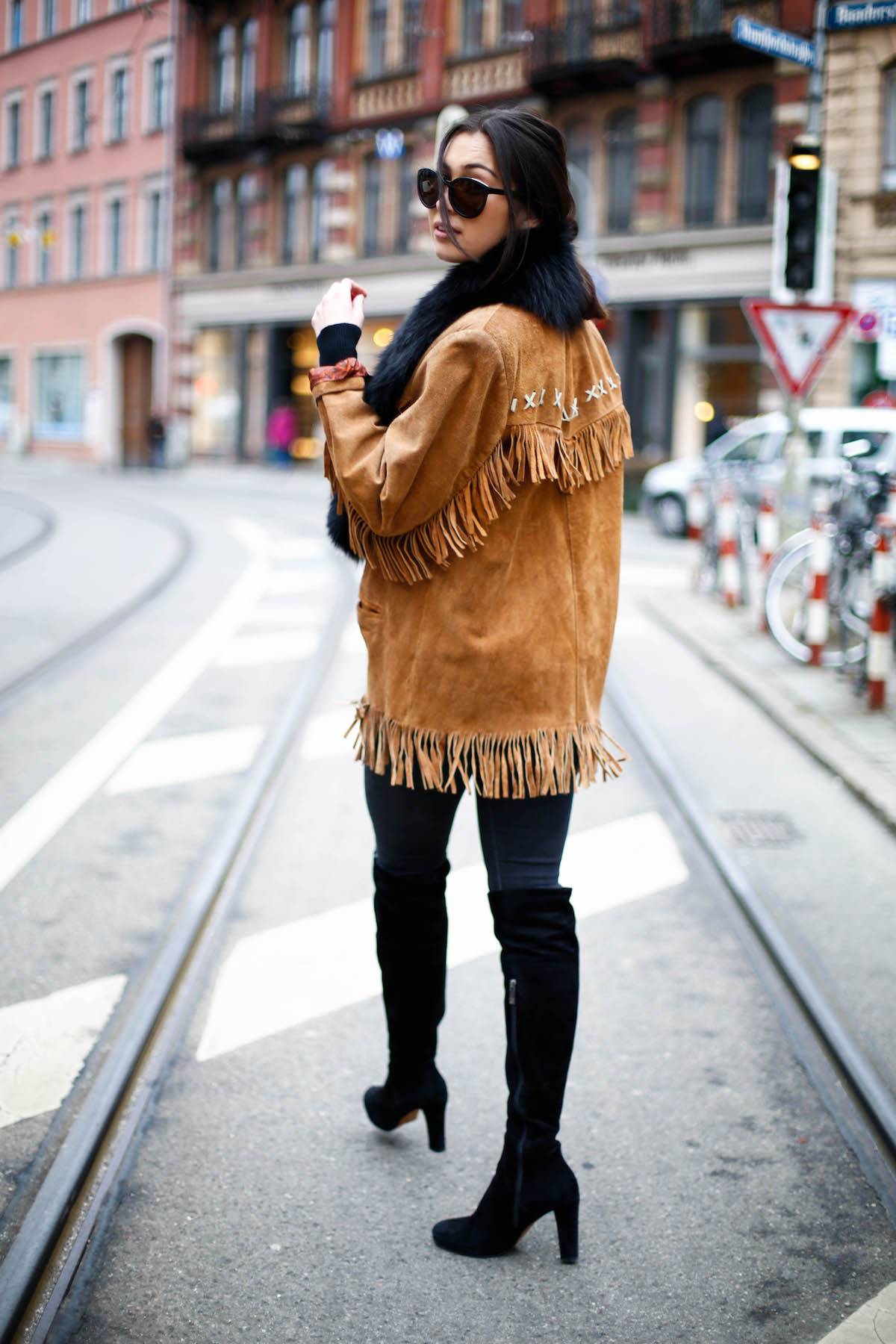 Fringed Jacket - Suede Leather - Vintage - Luxury - Overknees - Fur - Calvin Klein Sunnies - Fashionista - German Fashionblogger - Ootd - Streetstyle Munich - München Personal Style Blog - Isartor - Trends 2016