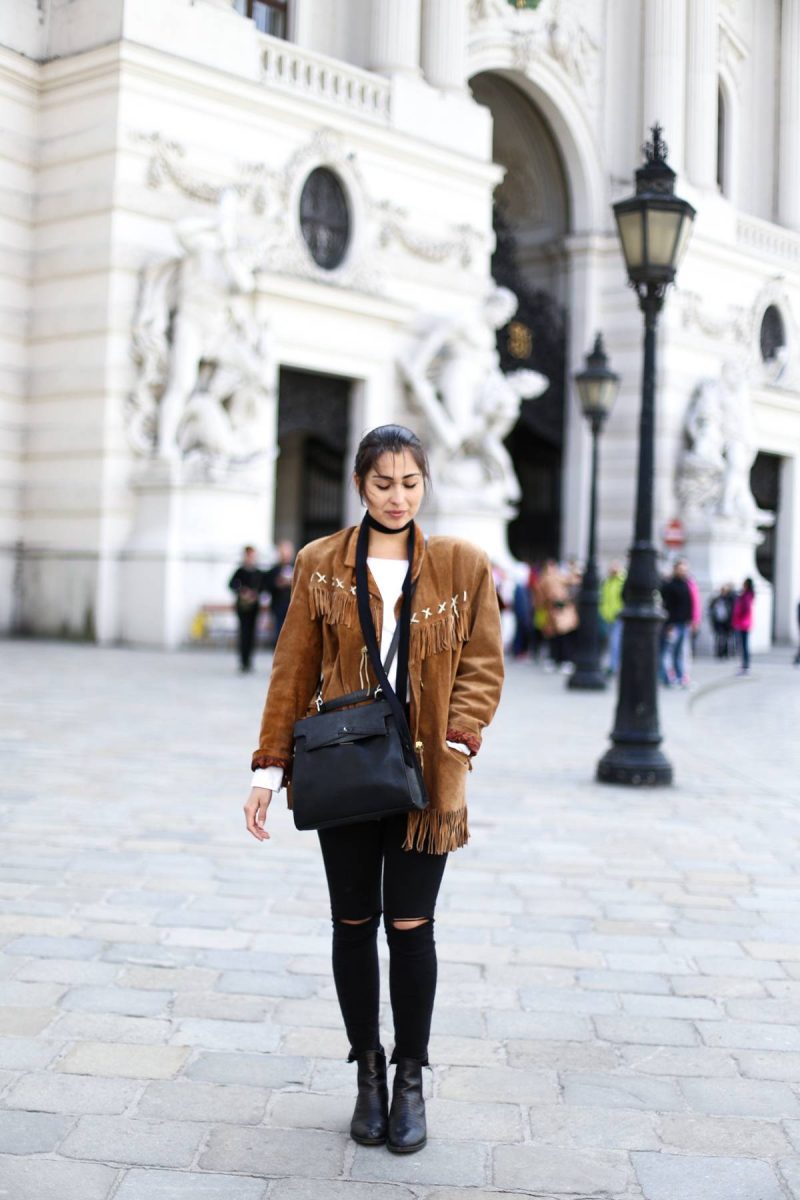 Fransenjacke - Vintage - Lederjacke - Leather Jacket - Casual - Fashionista - Travel - Ootd - Vienna Sightseeing - Wien - Deutscher Modeblog - Streetstyle - Black Booties