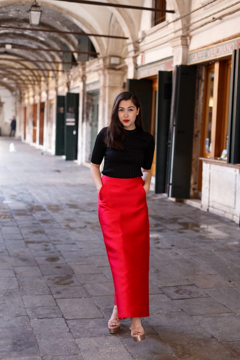venedig - venezia streetstyle - ootd - max mara elegante - ss 17 - red skirt - kennel und schmenger - fashionblog munich - black shirt - sportmax - plateausandalette