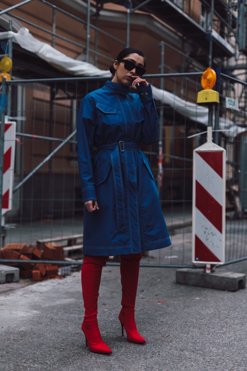 Trenchcoat – Belstaff SS18 – Streetstyle Munich – Fashionblog DE – edgy streetstyle – ootd – red overknees - public desire - marni sunnies